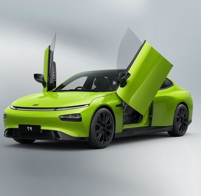 Xpeng P7 السيارات الكهربائية الصينية السيدان الطاقة الجديدة 4 باب 5 مقعد القيادة