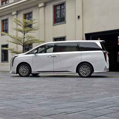 GAC M8 سيارة صينية تعمل بالوقود 5 أبواب 7 مقاعد MPV محرك 2.0T