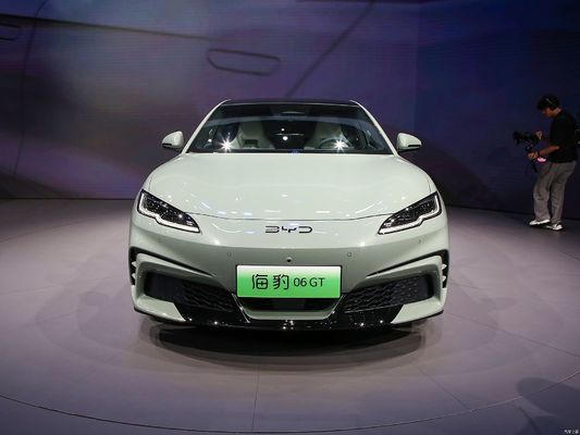 25 BYD Seal06GT، مع نطاق 505KM-605KM، مع محرك رباعي وعجلتين مع نظامين. أول بريك إطلاق النار الكهربائي من BYD، مع مظهر رياضي والكثير من القوة!