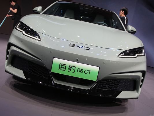 25 BYD Seal06GT، مع نطاق 505KM-605KM، مع محرك رباعي وعجلتين مع نظامين. أول بريك إطلاق النار الكهربائي من BYD، مع مظهر رياضي والكثير من القوة!
