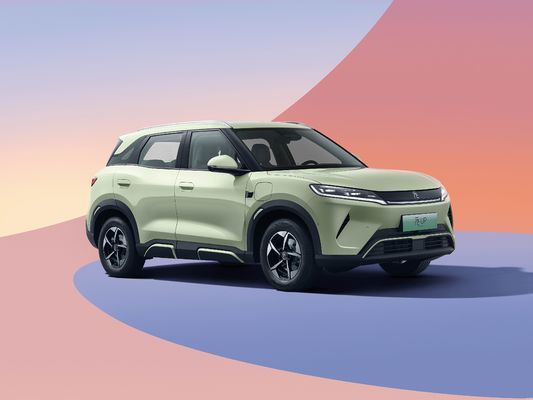 2025 BYD Yuan UP. لديها ميزات قيادة ذكية جديدة. نطاق كهربائي نقي من 301KM-401KM. أفضل قيمة للنقود